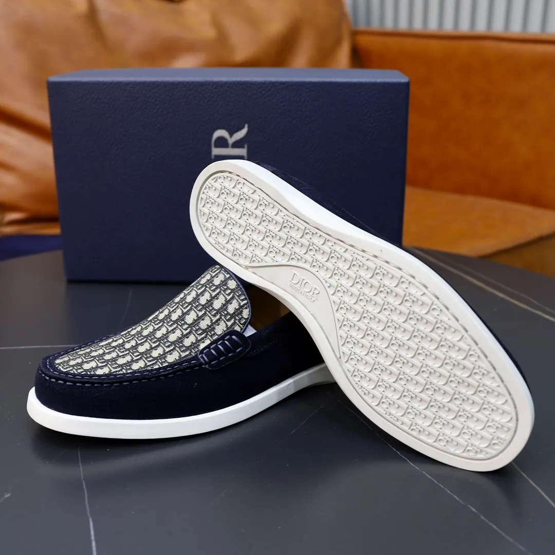 Ex-factory price: 540🙅‍♂️🙅‍♂️🙅‍♂️ Brand: Dior DIOR Standard code: Men's code 38/44 (45 can be customized) Grade: Same as the official website Material: Original cowhide stitching, cowhide lining, original TPU wear-resistant soft outsole Style categories: Leisure and sports version, footwear for driving, young fashion, European and American trends, British style Color: actual picture color